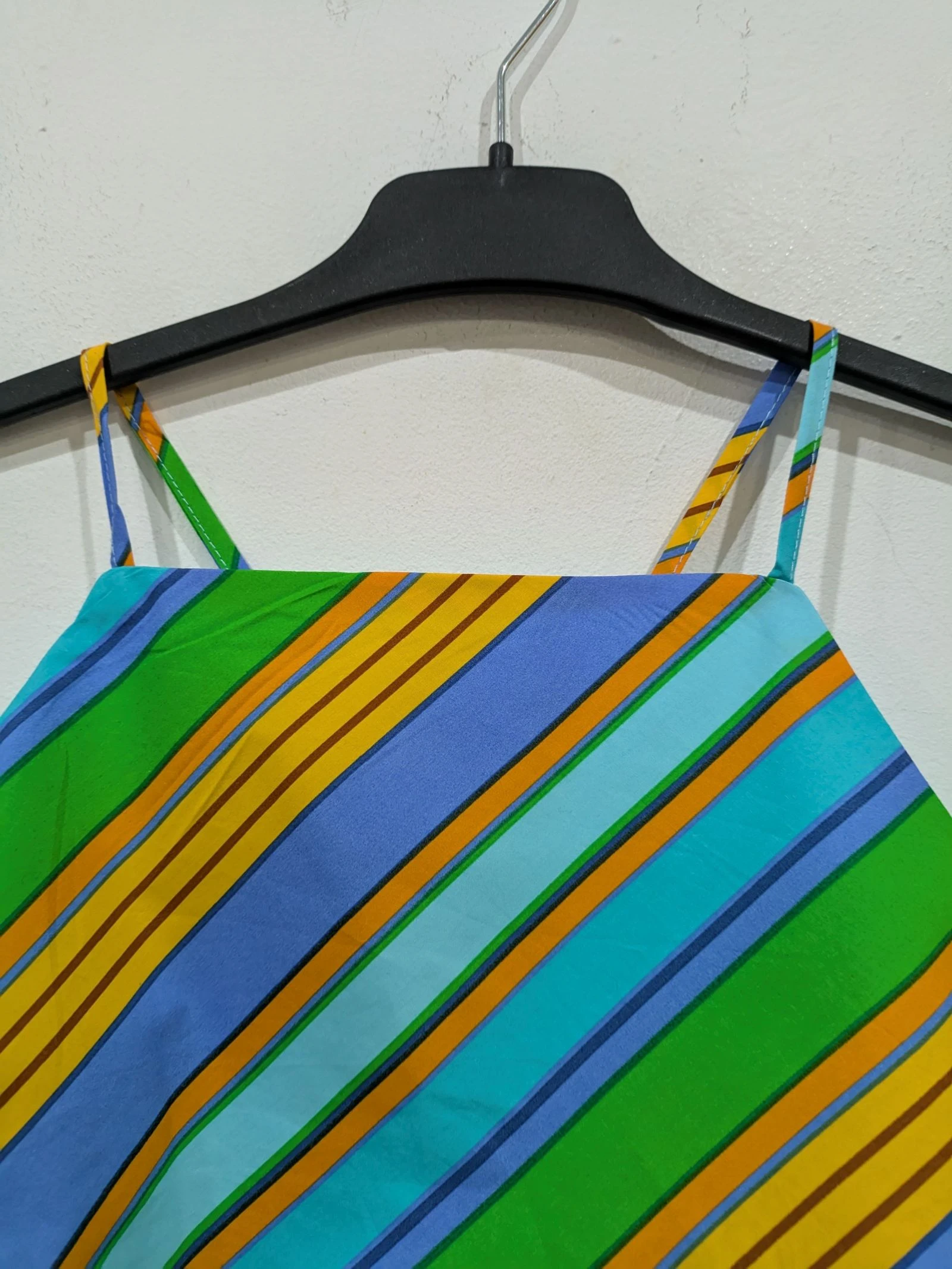 Dê cor ao seu guarda-roupa com este vestido curto ideal para o bom tempo! ☀️ Tamanho M da Mango – photo 4